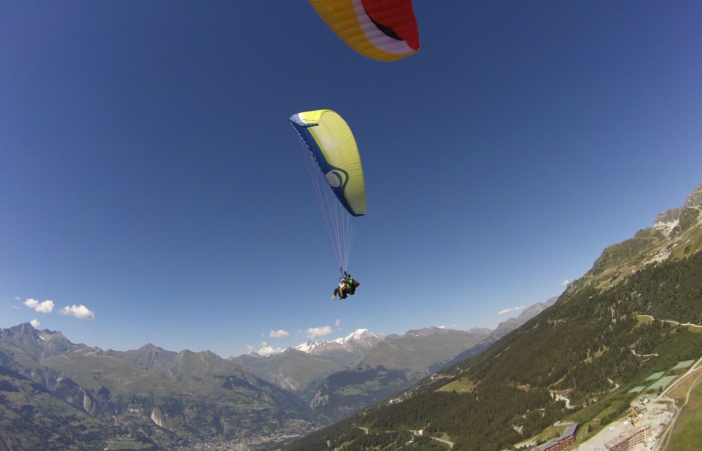 Panorama en parapente au-dessus de la Tarentaise